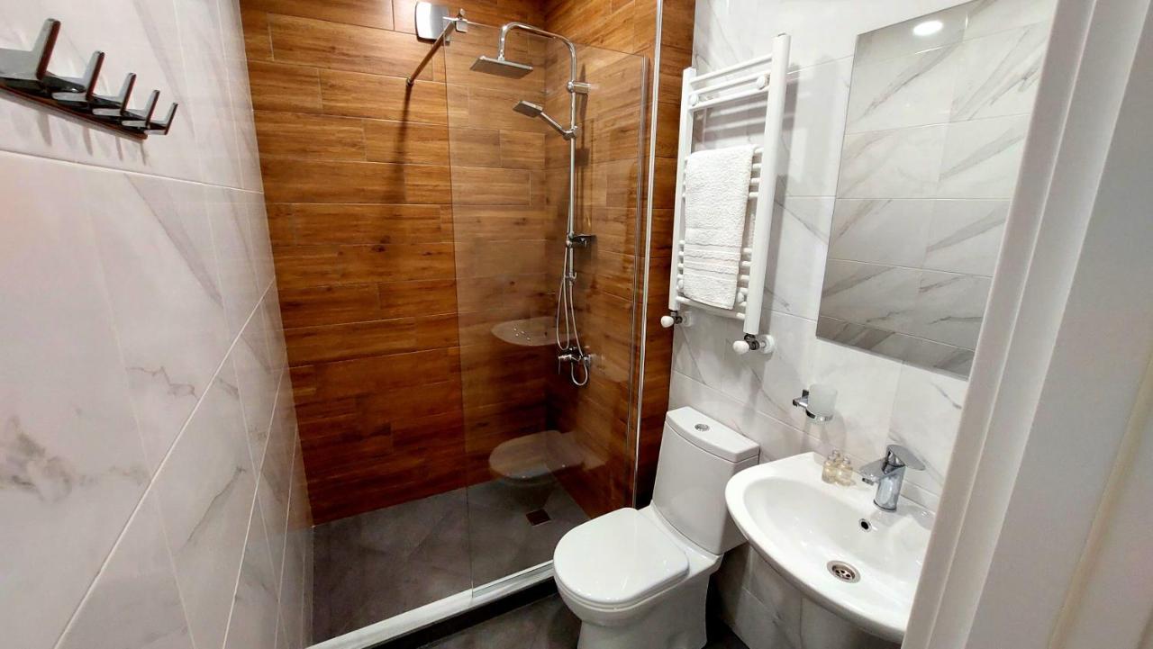 Falcon Boutique Hotel Tbilisi Exterior foto